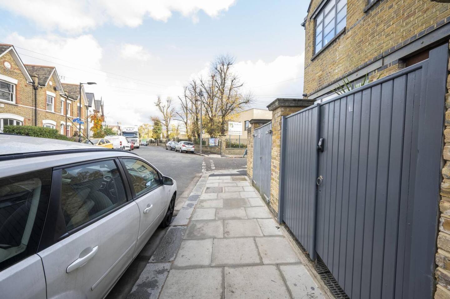 Pass The Keys Peckham 1 Bed Flat Free On Street Parking
